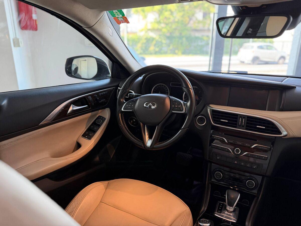 Infiniti Q30 2.2d Premium Tech Gallery White awd 170cv dct