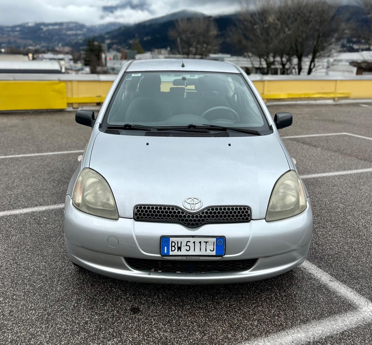 Toyota Yaris 1.0i 16V cat SOL 3 porte Neopatentati