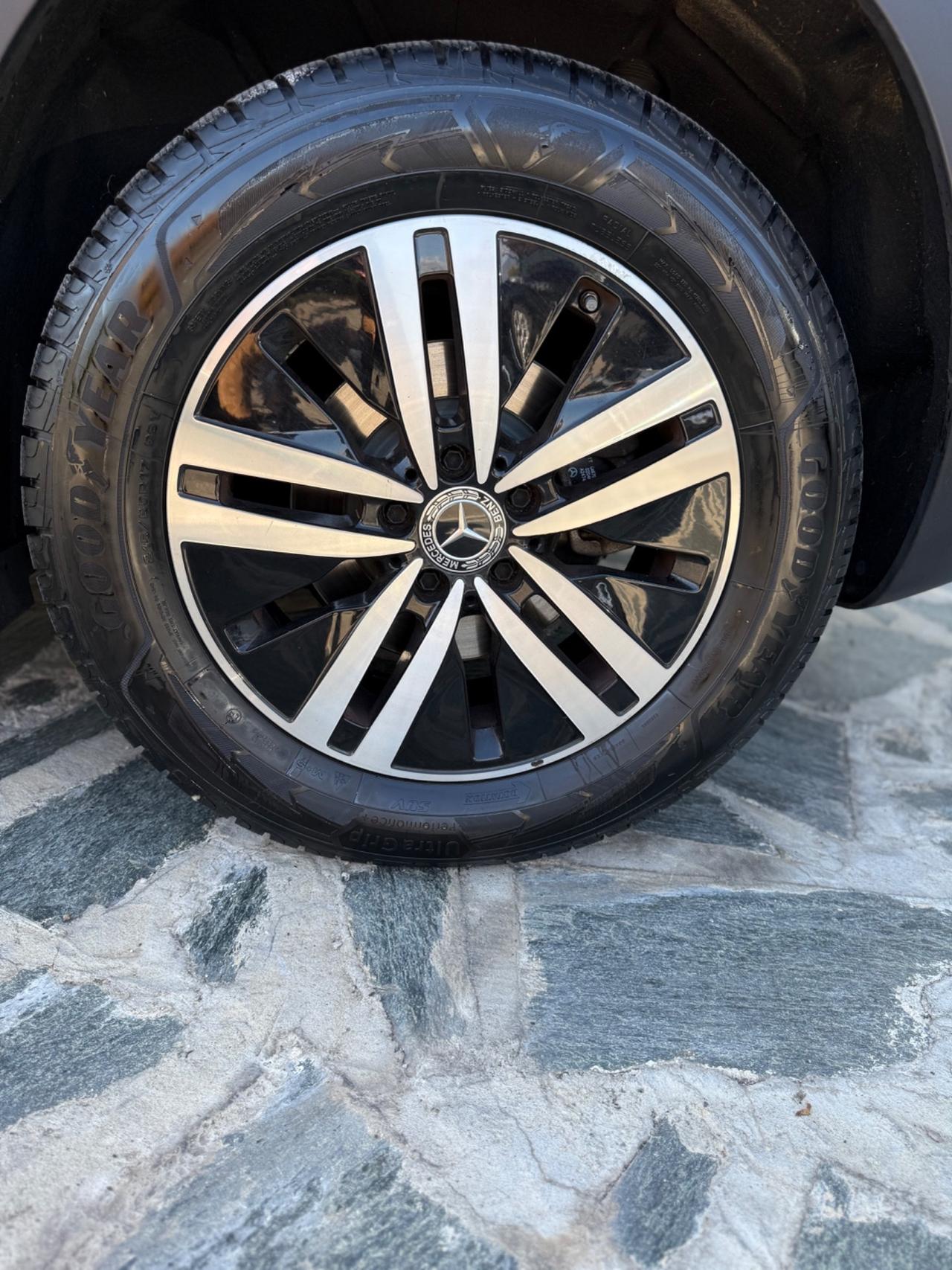 Mercedes-benzGLB 200 d Automatic SPORT