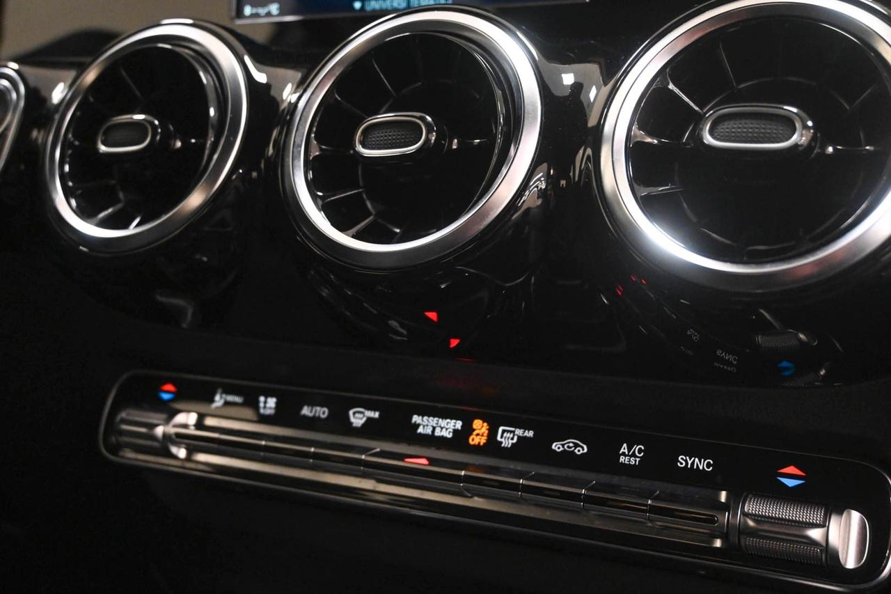 MERCEDES GLA (H247) GLA 200 d Automati...