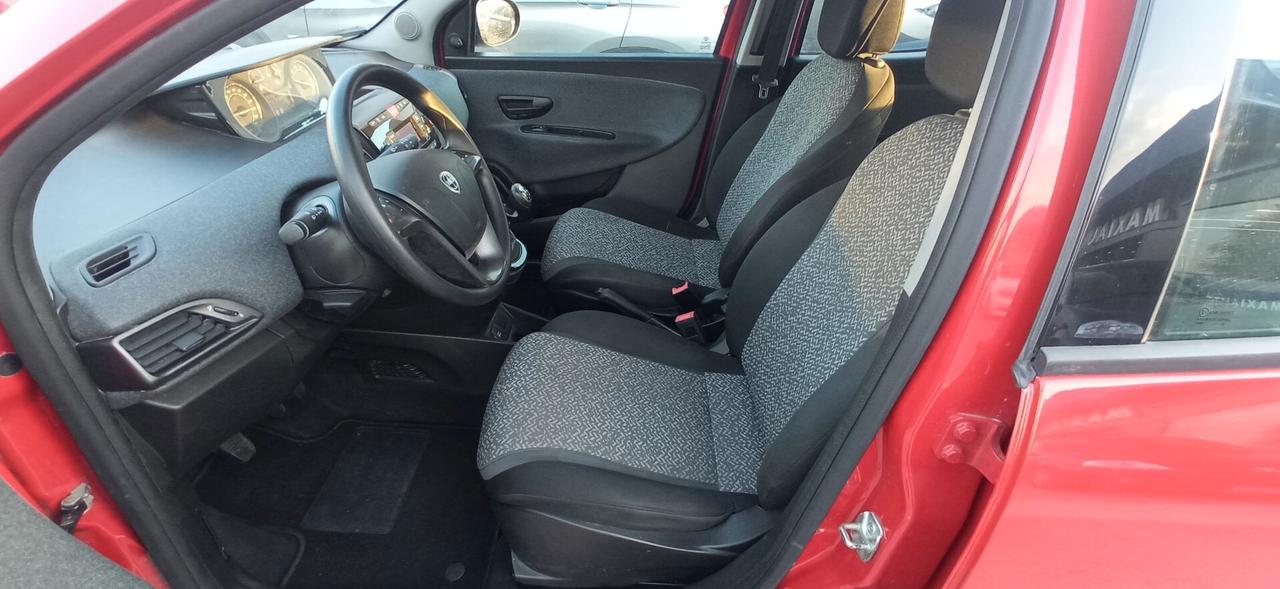 Lancia Ypsilon 1.0 Hybrid