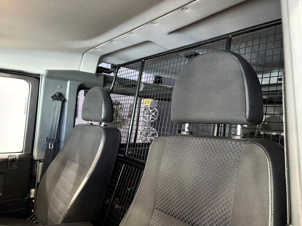 Land Rover Defender VI 2007 90 Defender 90 2.4 td E