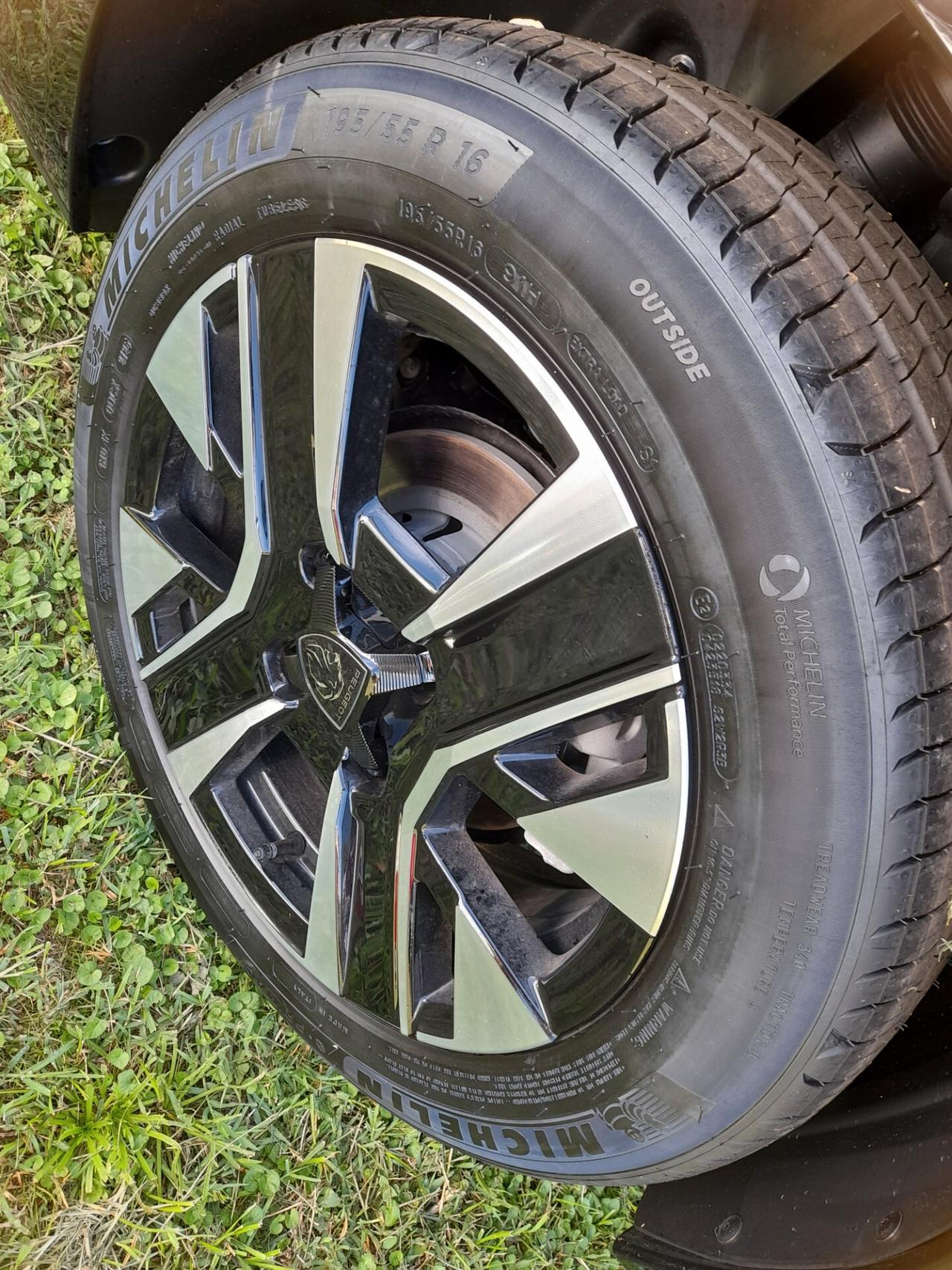 Peugeot 208 PureTech 100 Stop&Start 5 porte Allure