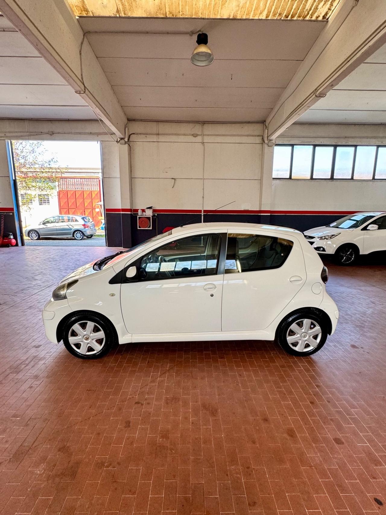 Toyota Aygo 1.0 12V VVT-i 5 porte Lounge Connect