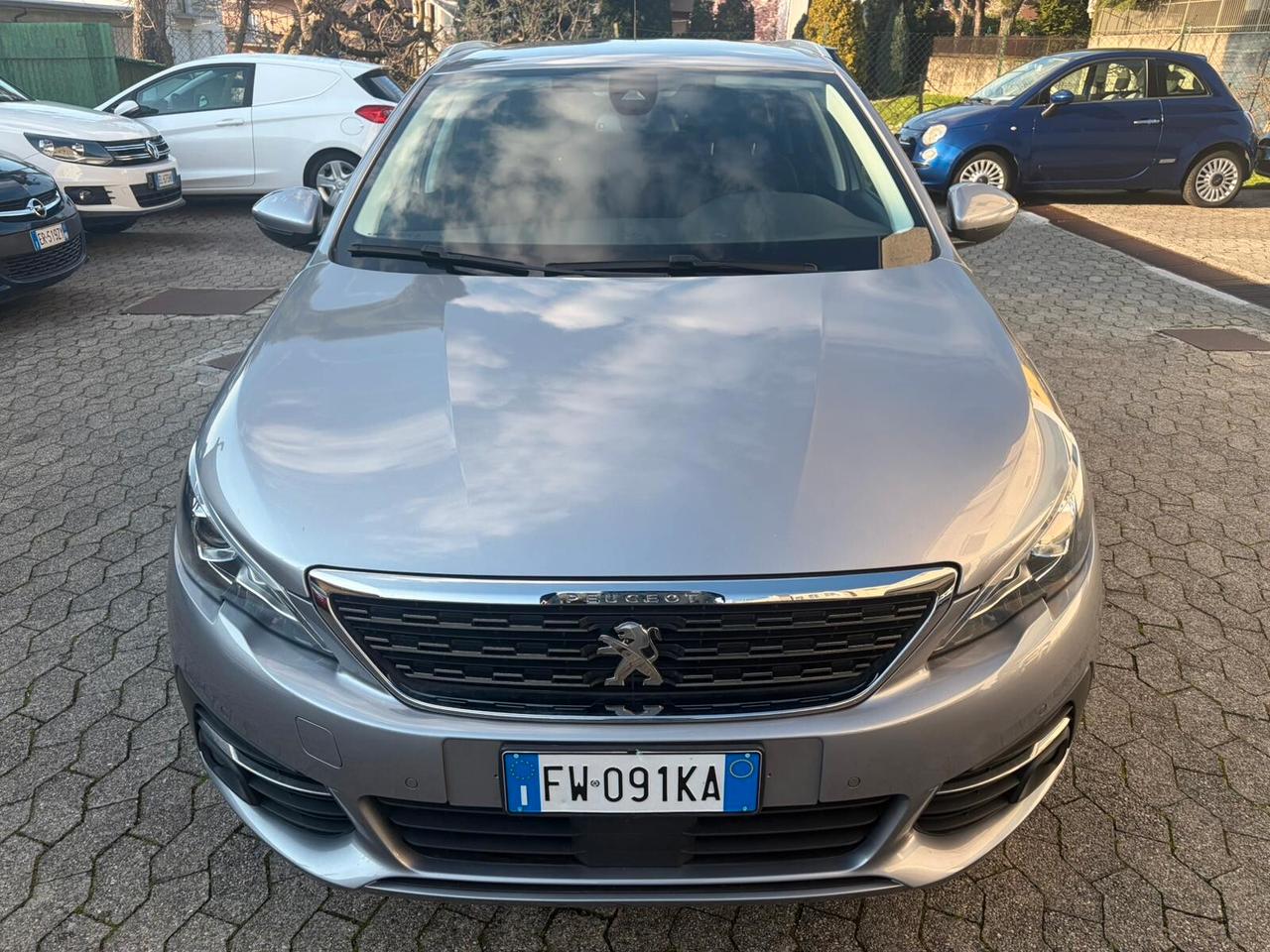 Peugeot 308 PureTech Turbo 130 S&S Allure*EURO6*NAVI*CERCHI