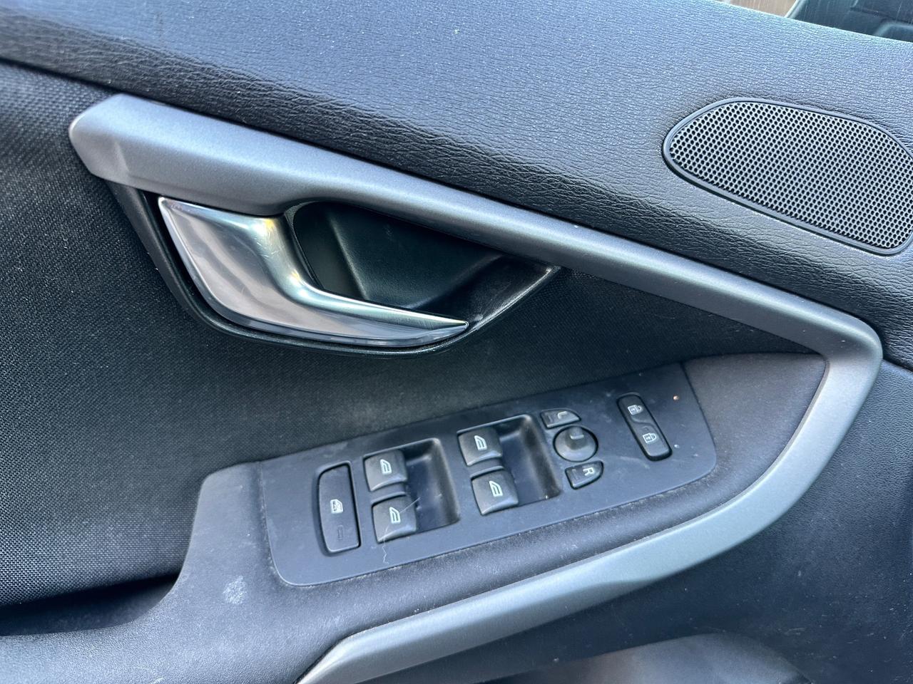 Volvo V40 D2 R-DESIGN MOMENTUM X NEOPATENTATI