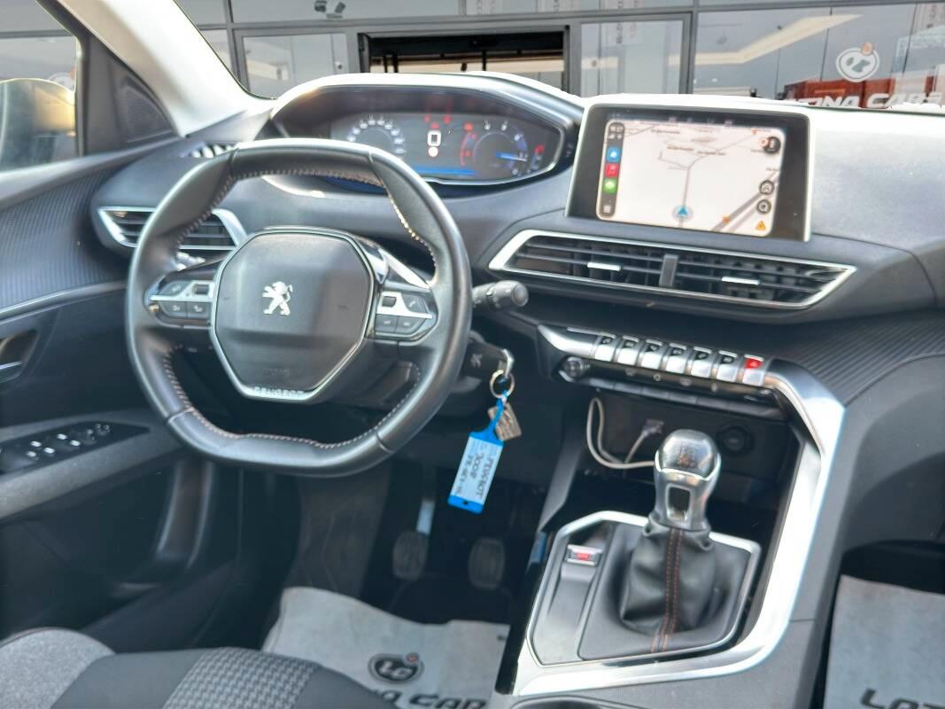 Peugeot 3008 1.5 bluehdi Active 130cv con Telecamera e CarPlay