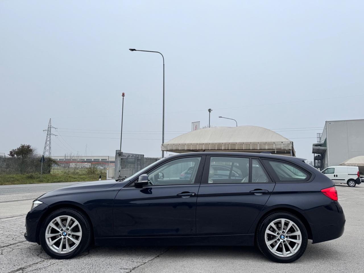 BMW 320d Automatic Touring XDRIVE - Navi 17