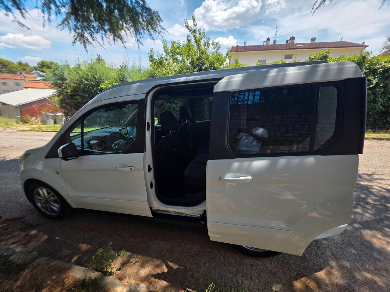 Ford Tourneo Connect 1.5 TDCi 120 CV aut. Titanium "IVA COMPRESA "