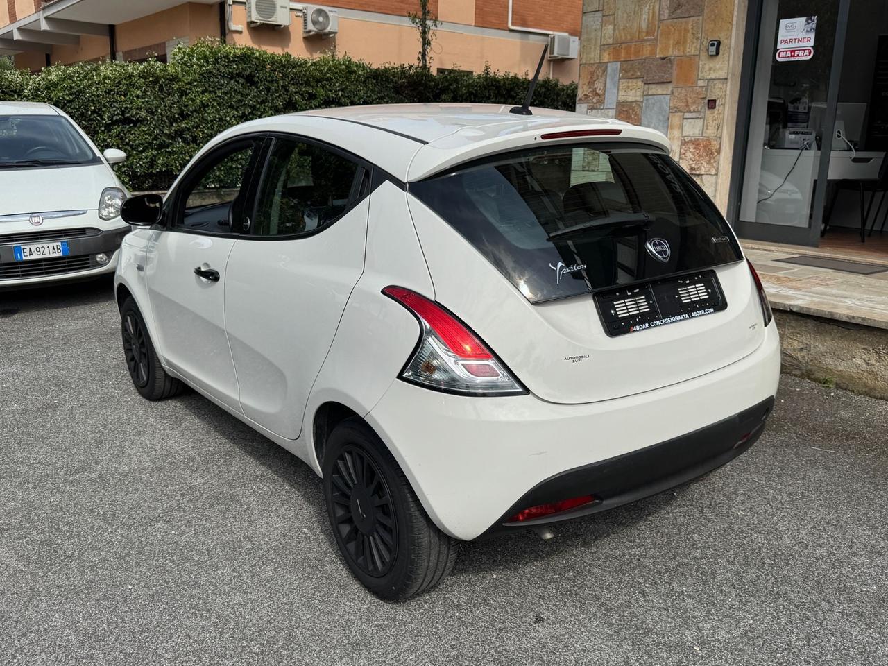 Lancia Ypsilon Hybrid ecochic 1.0 70cv benz-elettrica
