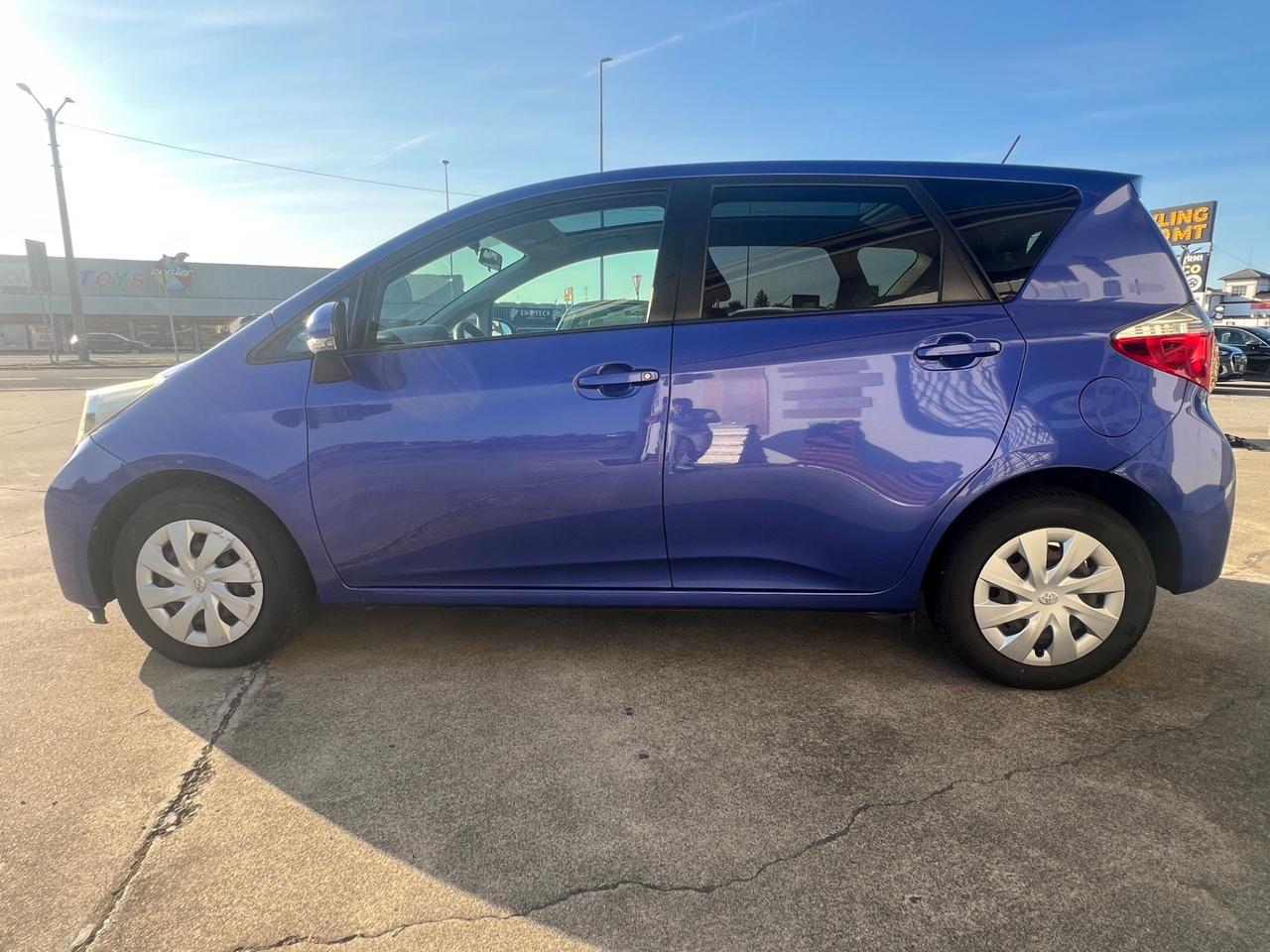 Toyota Verso-S 1.3 MT STYLE
