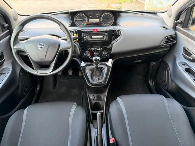 Lancia Ypsilon 1.2 x neopatentati
