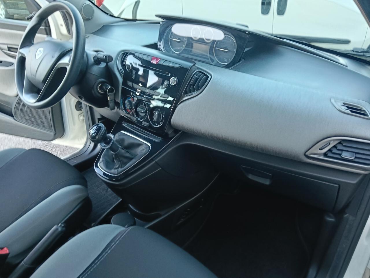 Lancia Ypsilon 1.2 69 CV 5 porte Gold