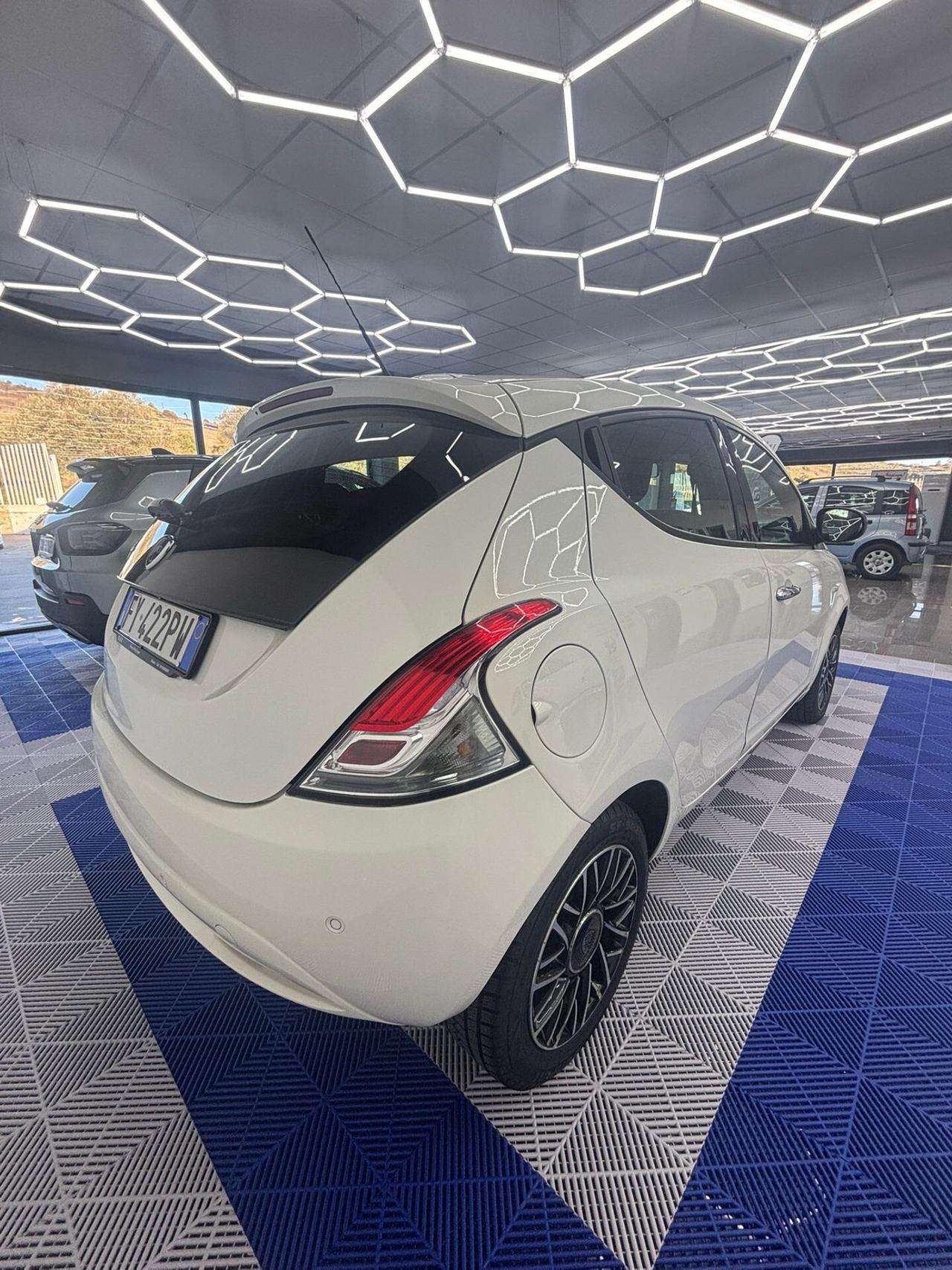 Lancia Ypsilon 1.2 69 CV 5 porte S&S Gold