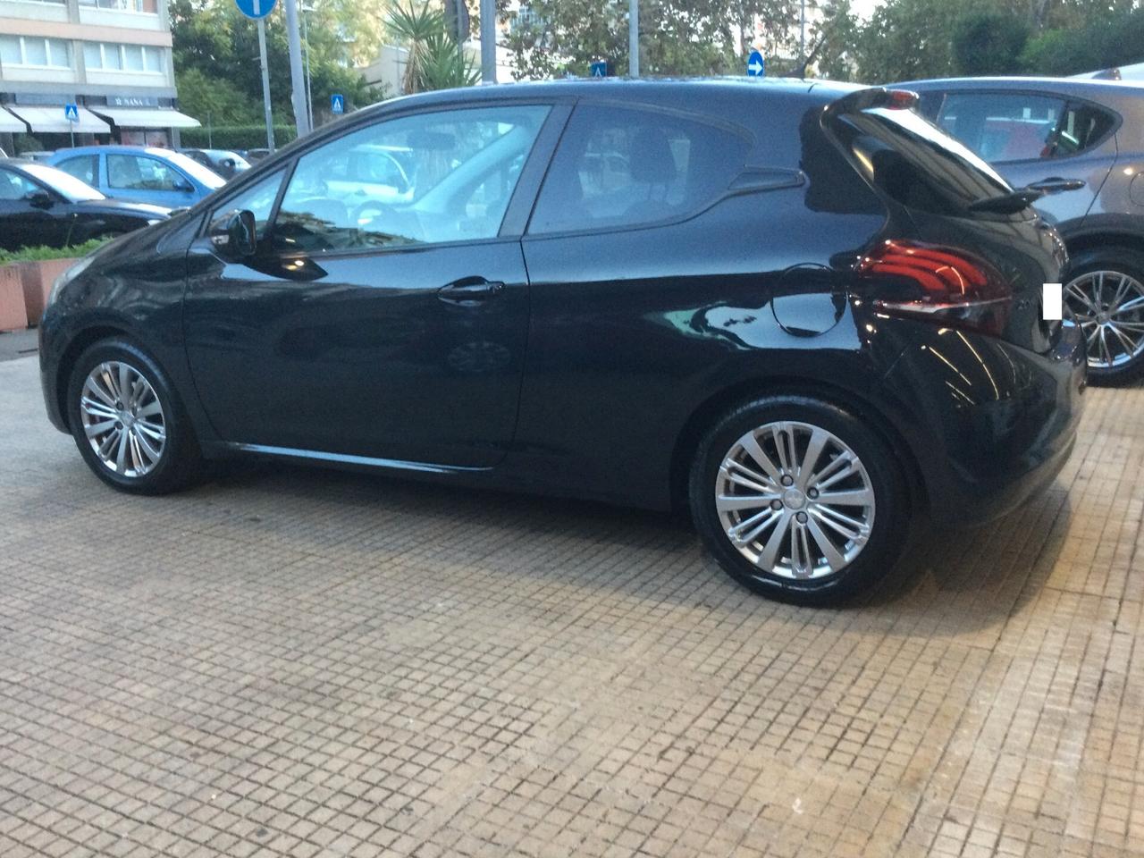 Peugeot 208 PureTech 82 3 porte Allure