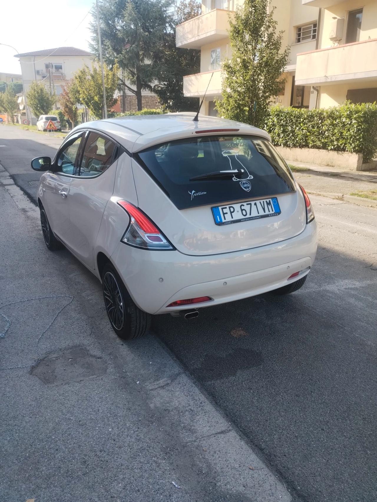 Lancia Ypsilon 1.2 69 CV 5 porte S&S Gold