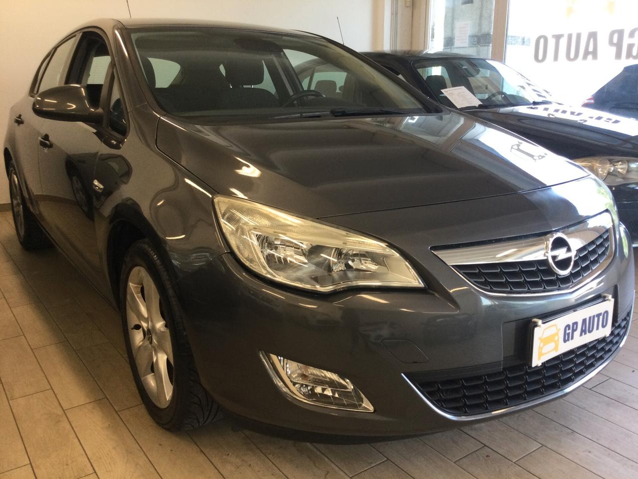 Opel Astra 1.4 100CV 5 porte Cosmo