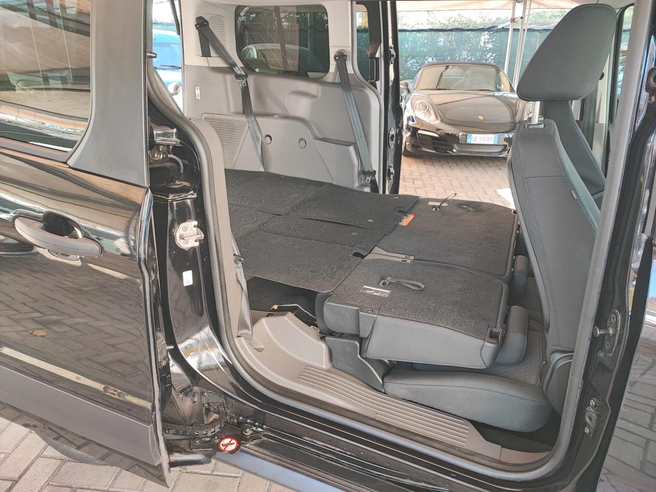 Ford Grand Tourneo Gancio Traino 7 Posti Euro 6