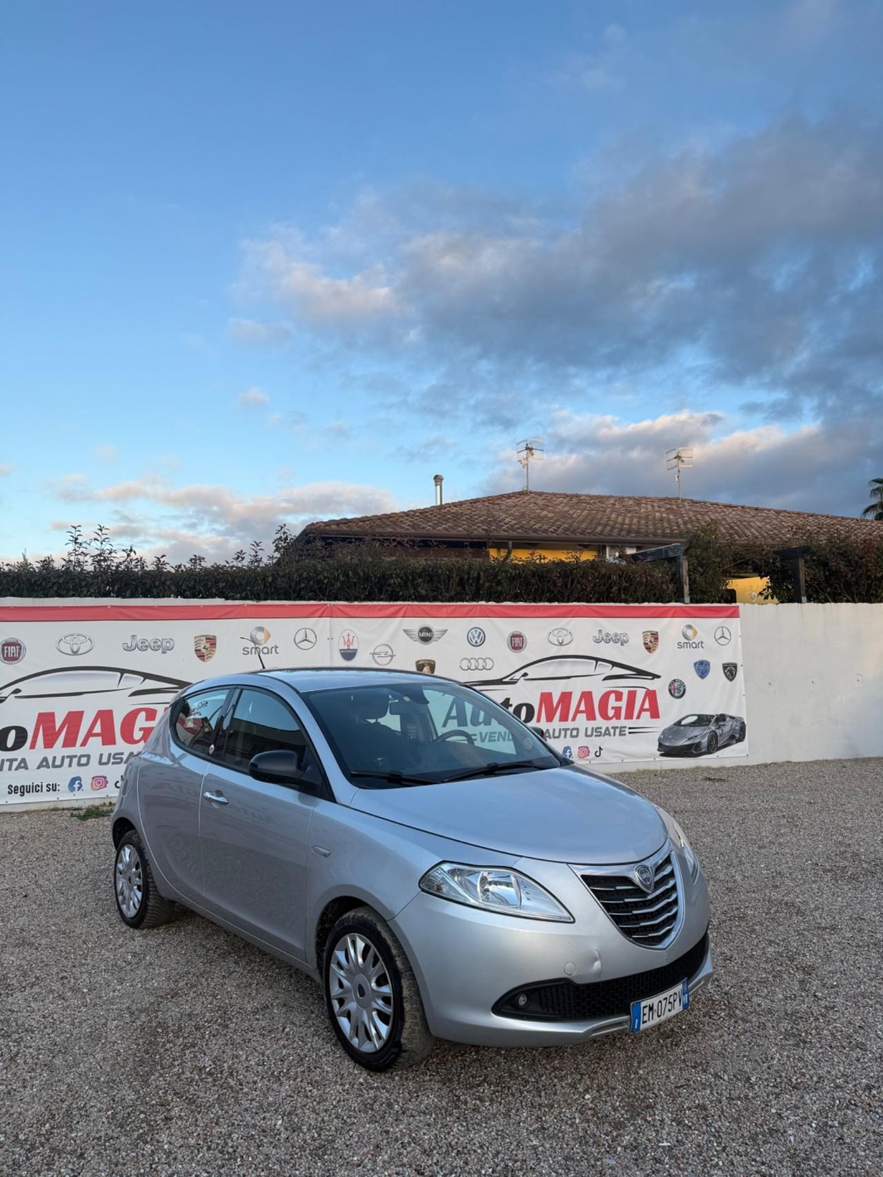 Lancia Ypsilon 1.2 69 CV 5 porte GPL Ecochic Silver