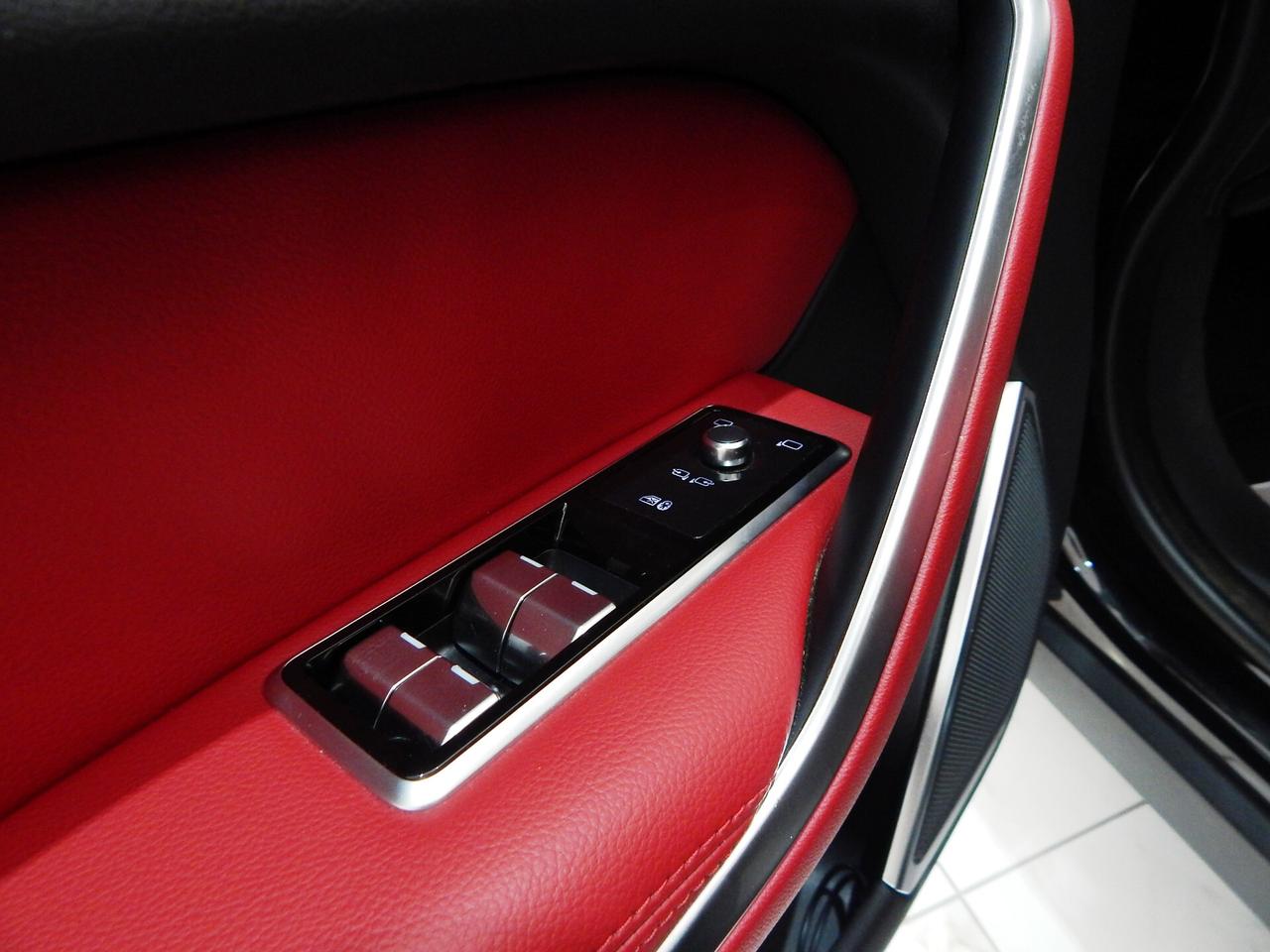 Jaguar F-Pace 2.0d i4 mhev R-Dynamic Black AWD 204cv Aut. TETTO-PELLE ROSSA-NAVI-LED