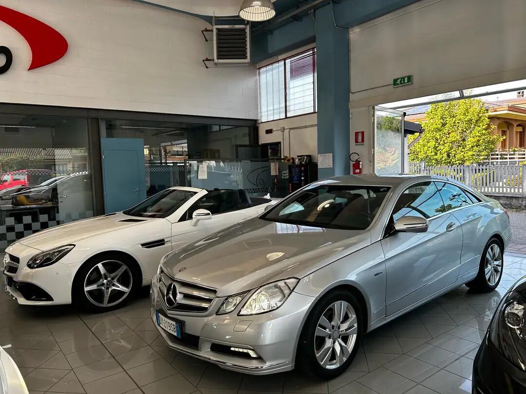 Mercedes-benz E 250 E 250 CGI Coupé BlueEFFICIENCY Avantgarde