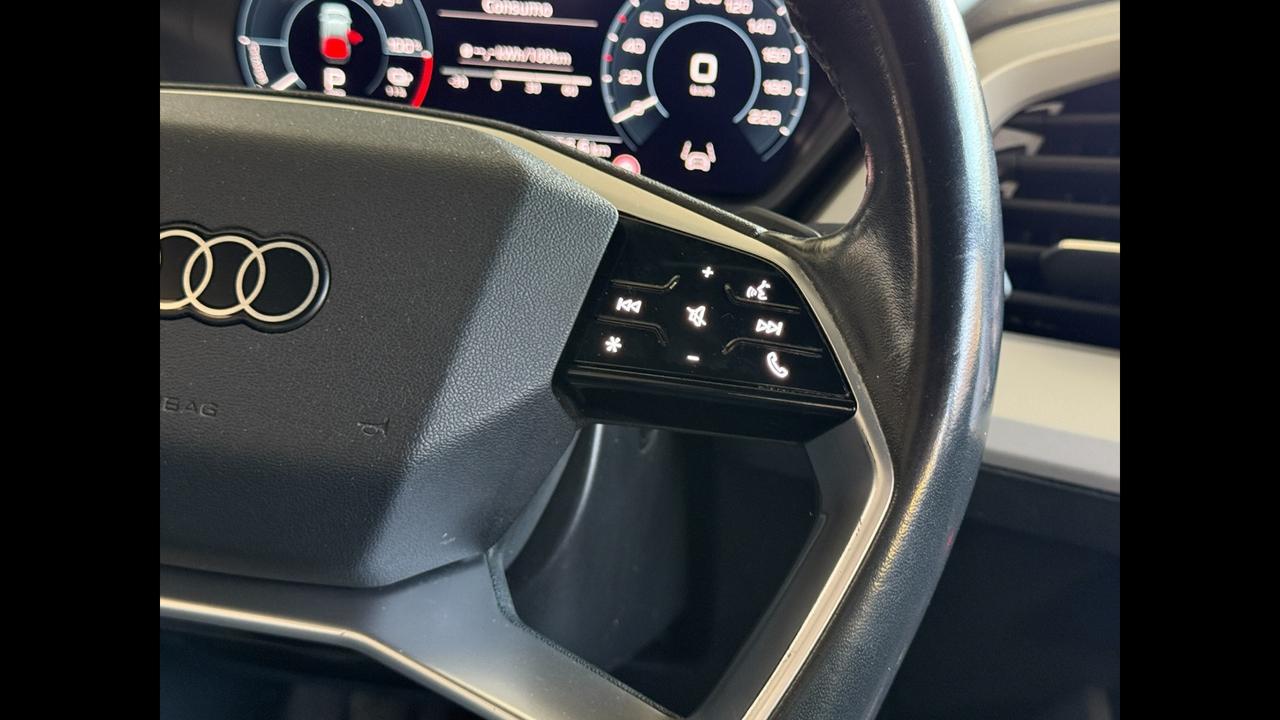 AUDI Q4 e-tron - Q4 Sportback e-tron 40 Business Advanced