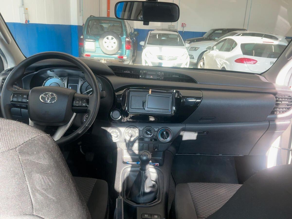 Toyota Hilux 2.4 D-4D Extra Cab Comfort 4x4 — 150 CV | 07/2021 | 28.100 km