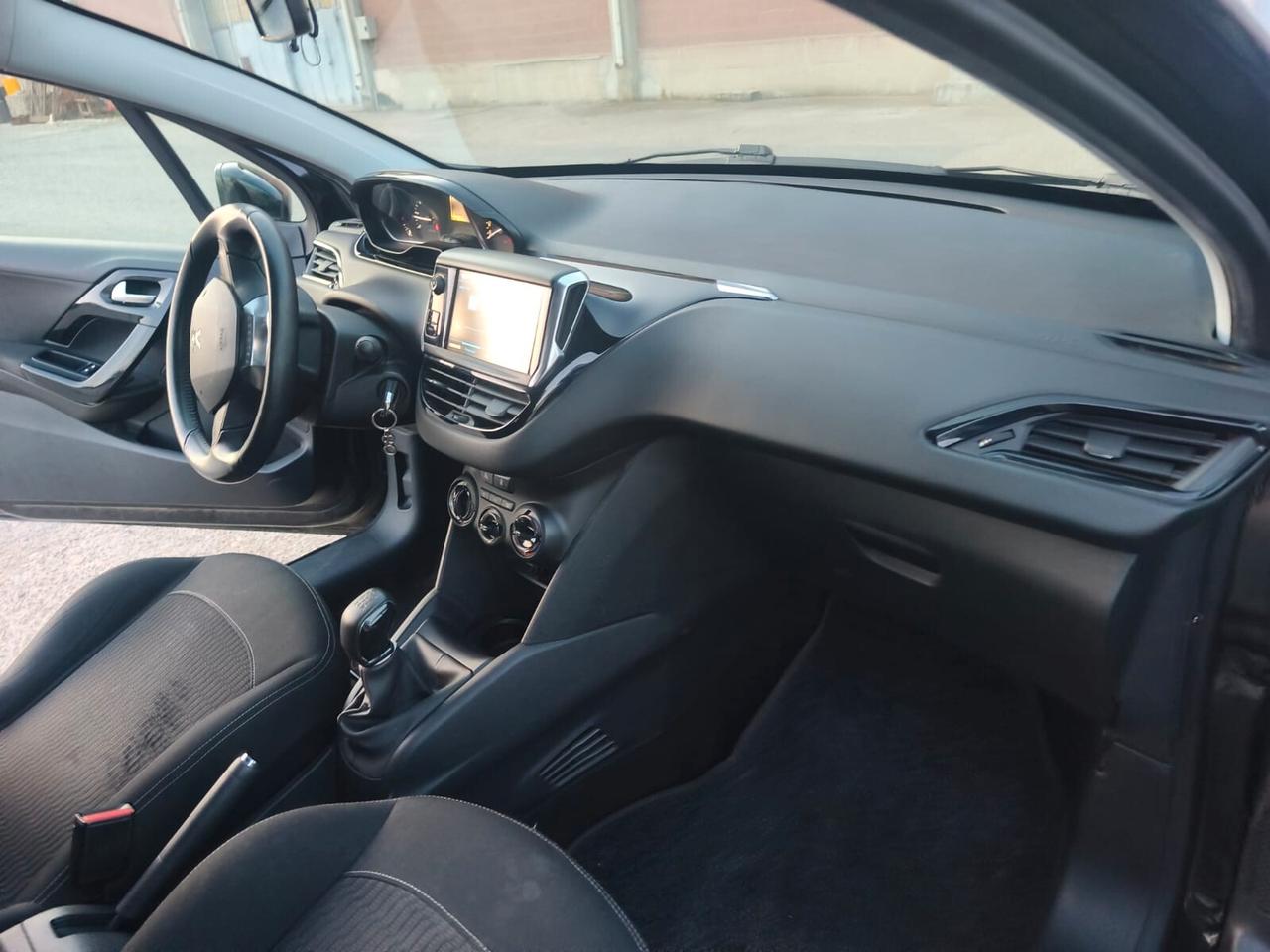 Peugeot 208 2019----1.2 Benzina Neopatentati