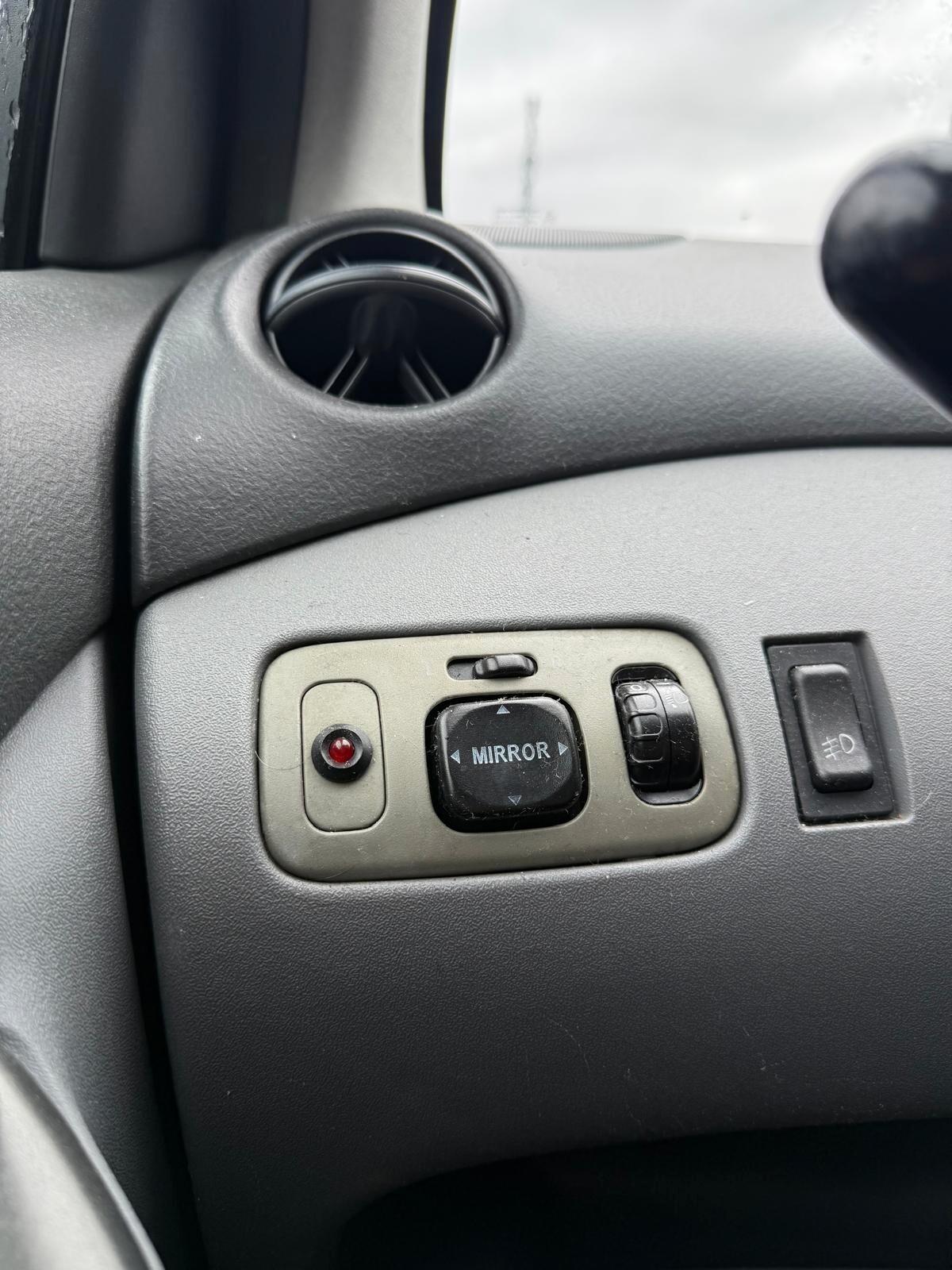 Toyota Yaris 1.0i 16V cat 5 porte Sol '03