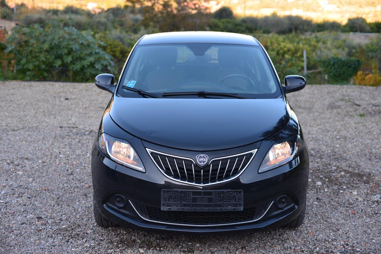 Lancia Ypsilon 1.0 FireFly 5 porte S&S Hybrid Silver