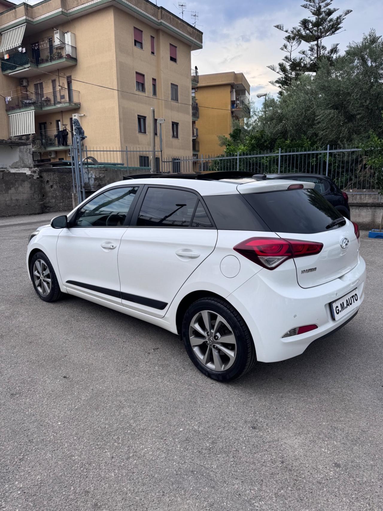 Hyundai i20 1.1 CRDi 2017 TETTO