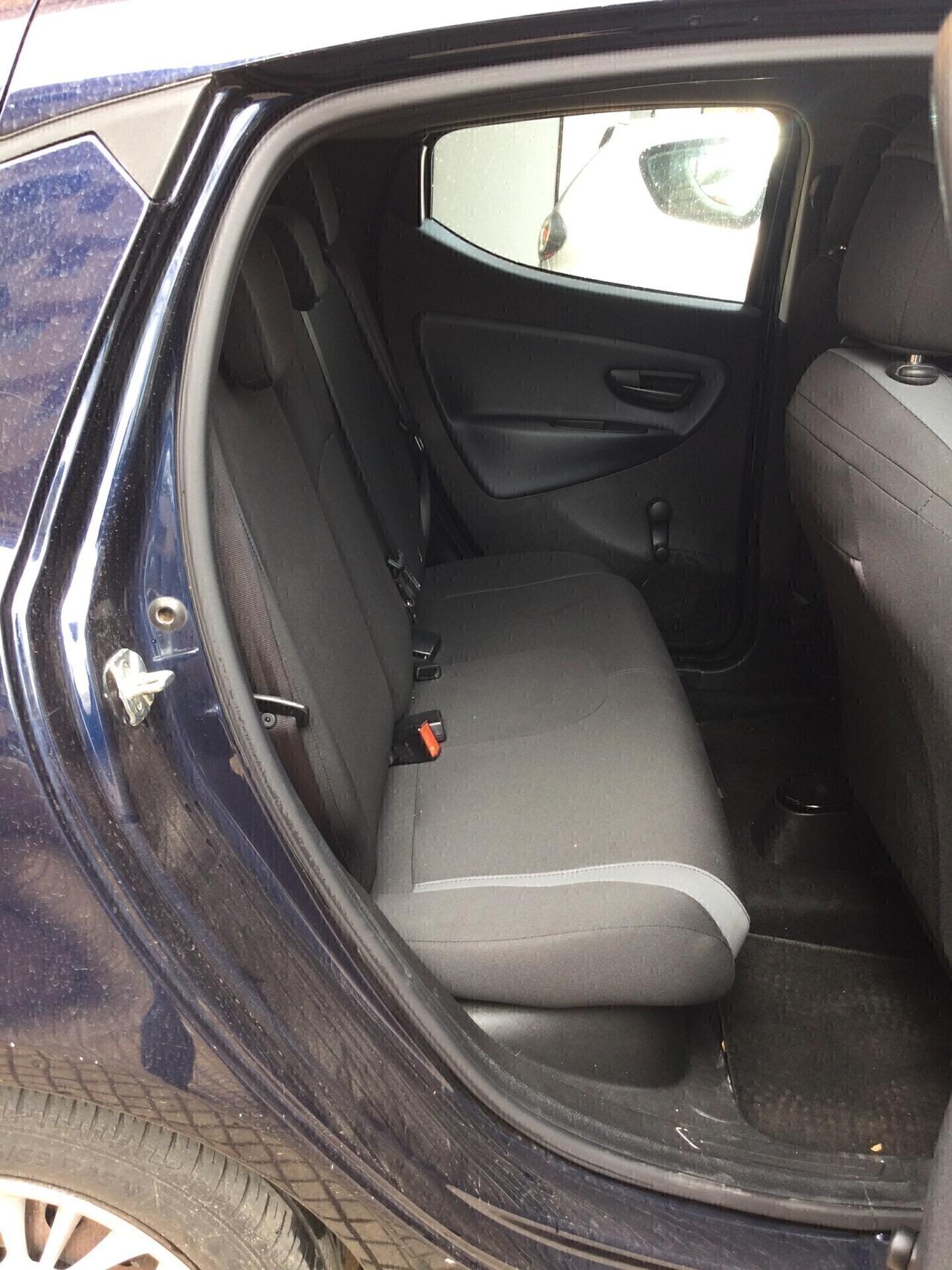 Lancia Ypsilon 1.2 69 CV 5 porte Silver