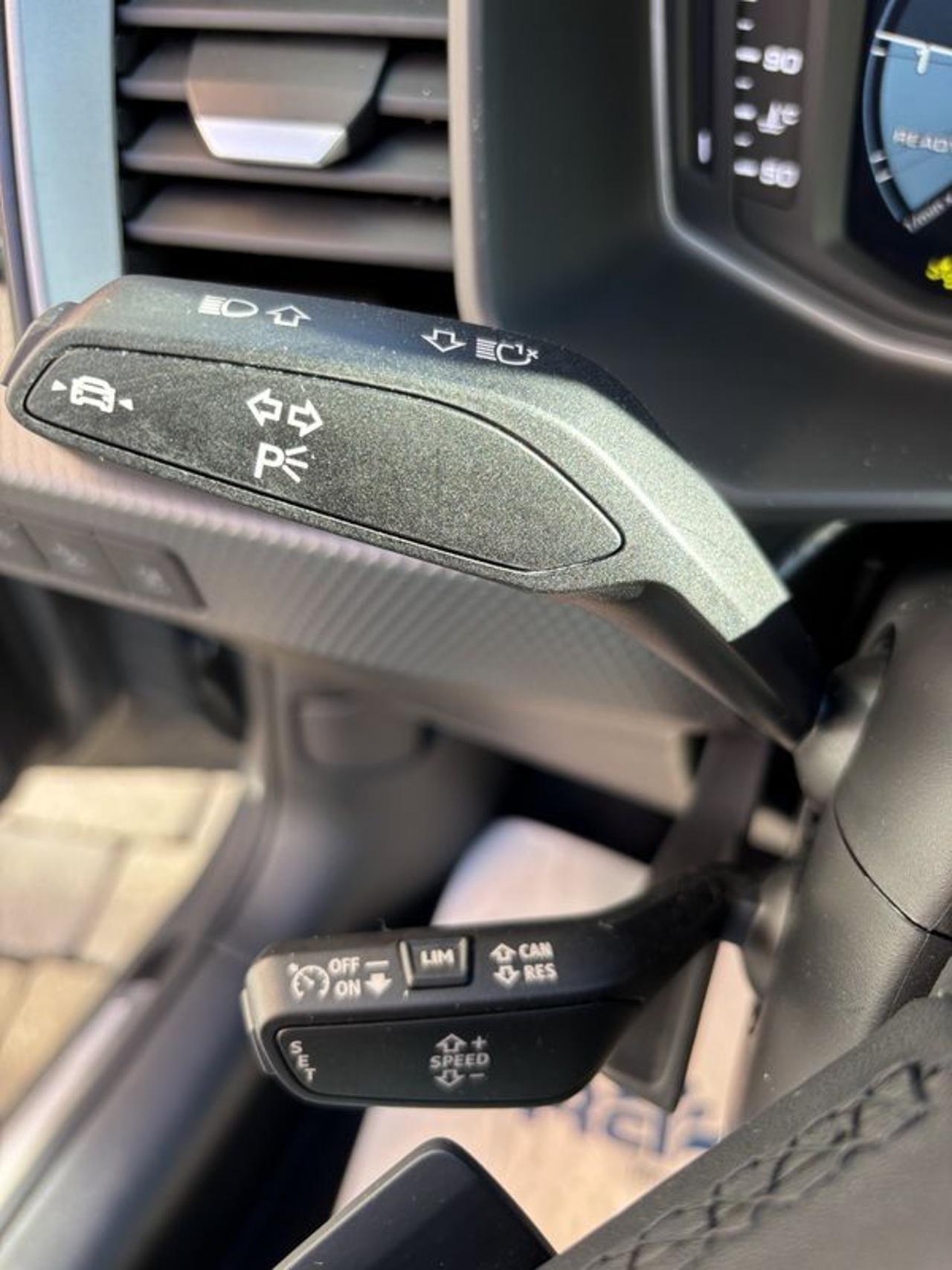 Audi A1 SPB 30 TFSI S tronic S line edition LED-APP-17"