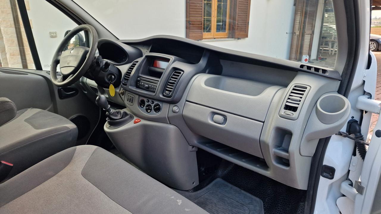 RENAULT TRAFIC