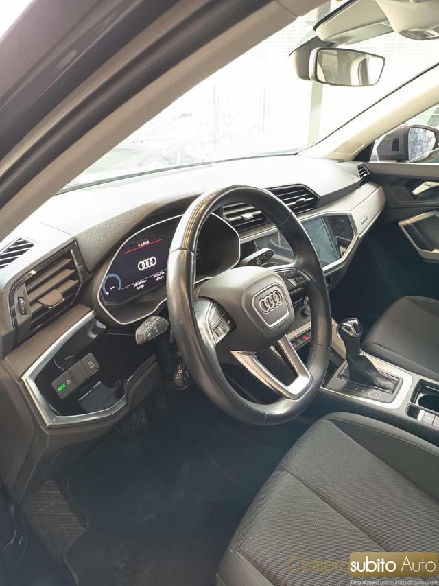 AUDI Q3 35 TDI quattro Business