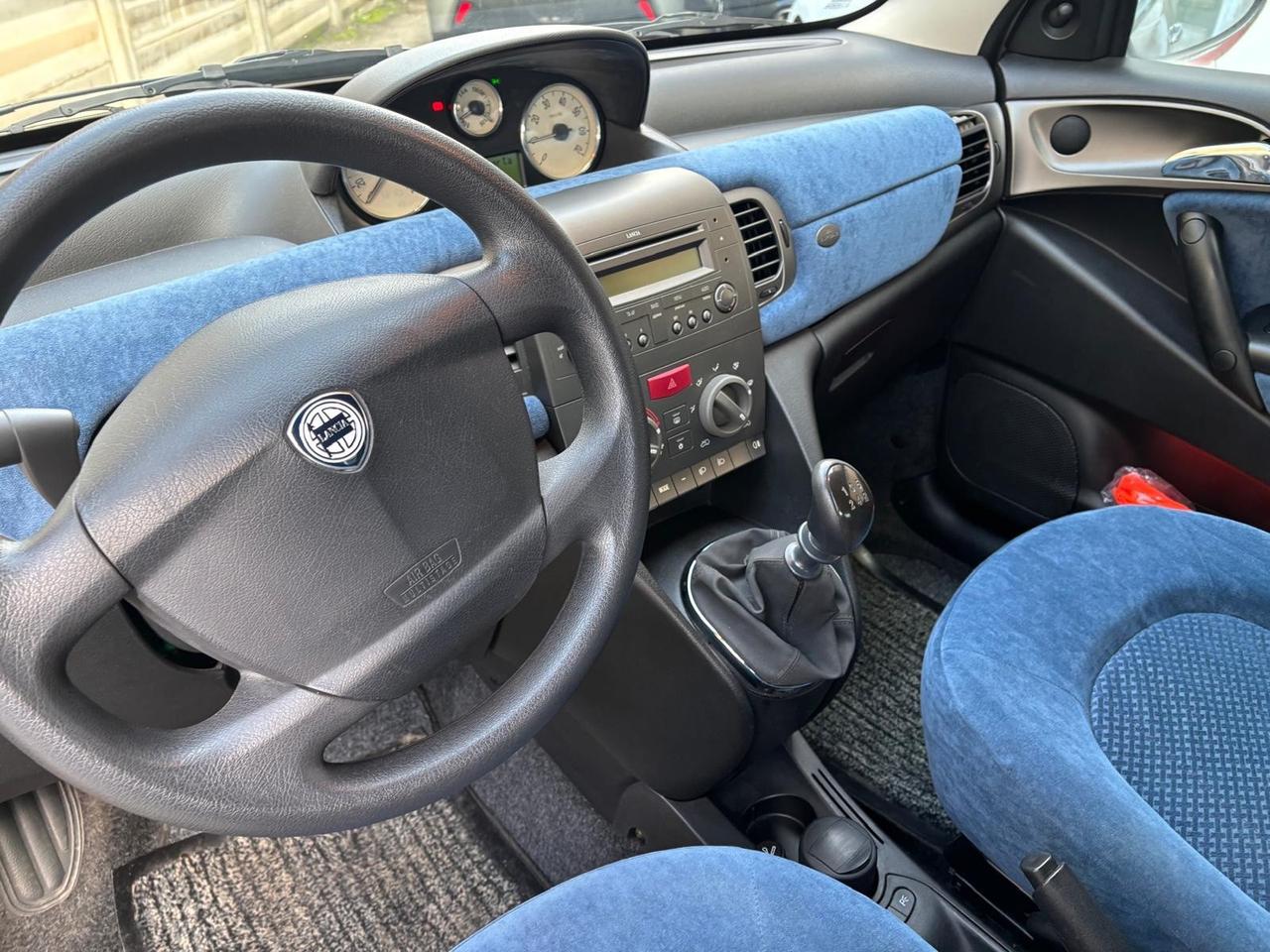 Lancia Ypsilon 1.2 16V Platino