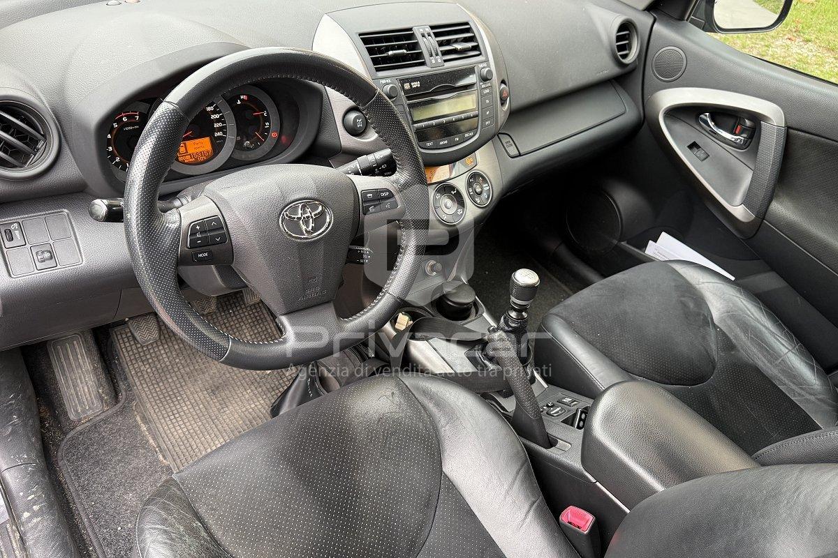 TOYOTA RAV4 Crossover 2.2 D-4D 150 CV DPF Exclusive
