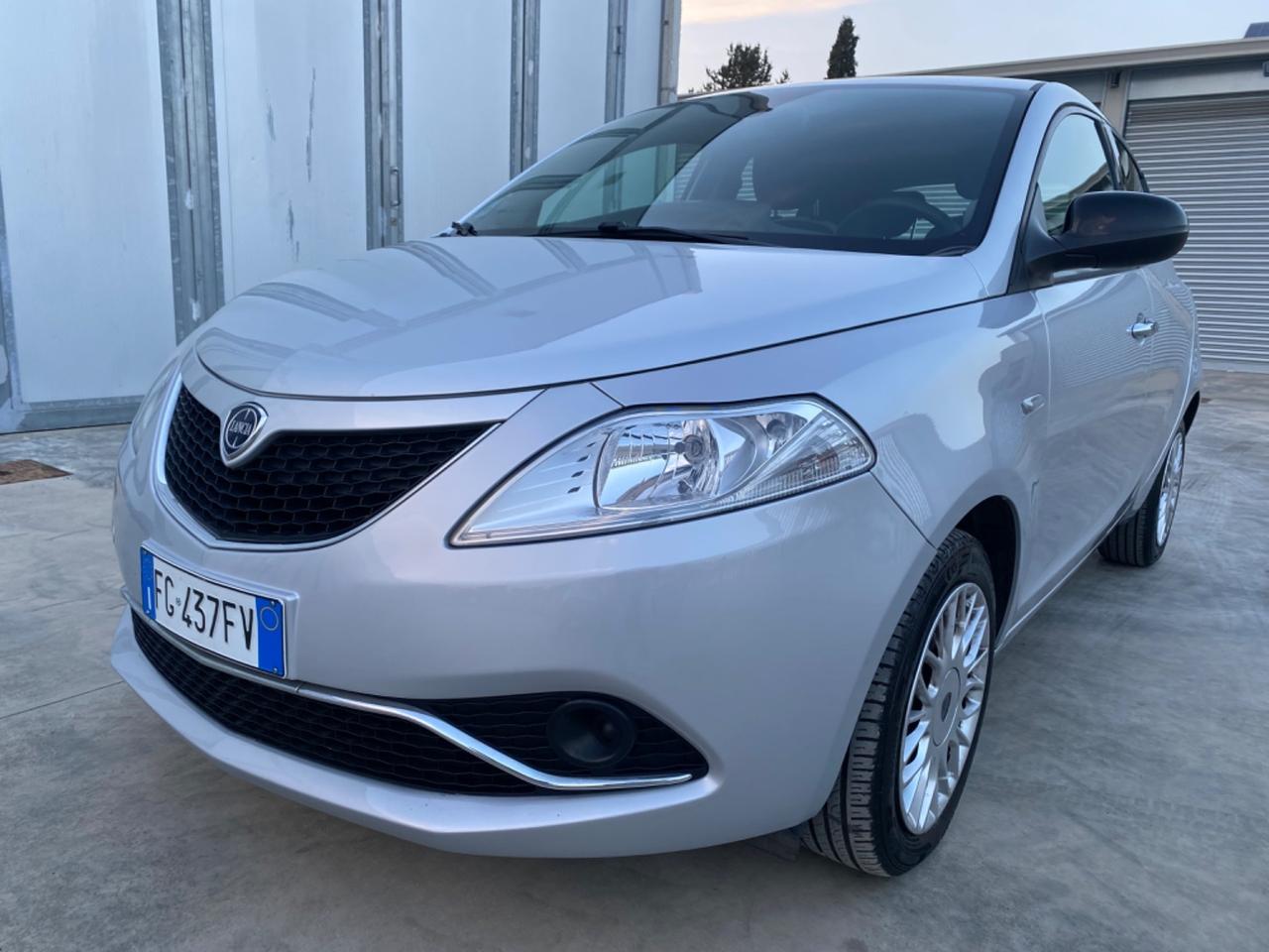 Lancia Ypsilon 1.2 69 CV 5 porte Silver