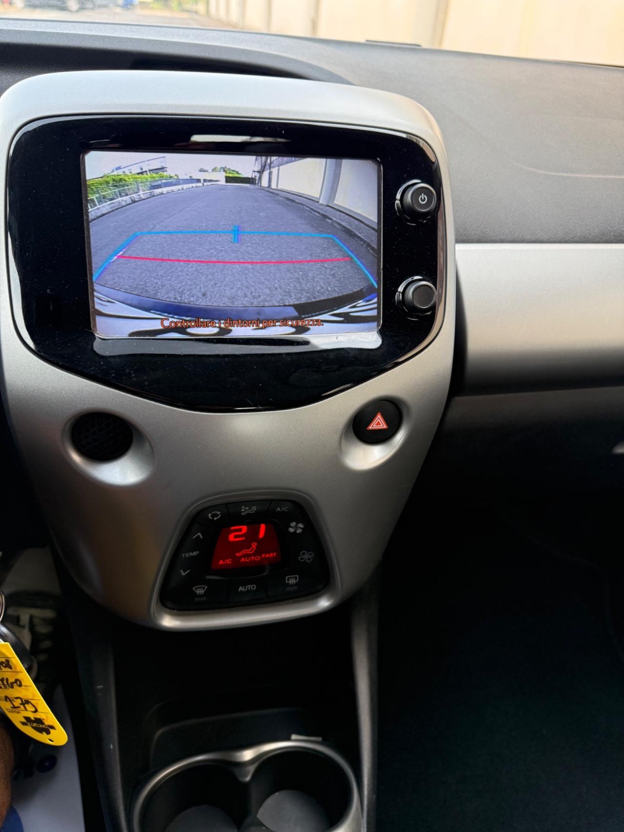 Toyota Aygo 1.0 VVT-i 69 CV 5 porte x-play