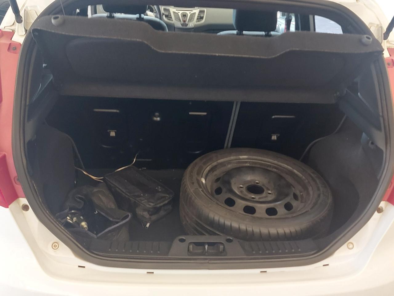 Ford Fiesta titanium 1.4 gpl 5 porte