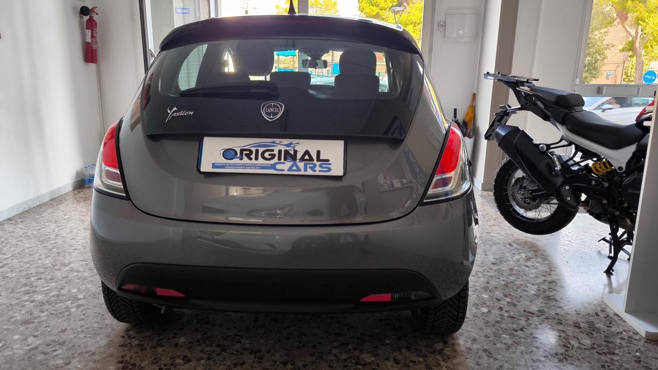 Lancia Ypsilon 1.2 69 CV 5 porte S&S Silver