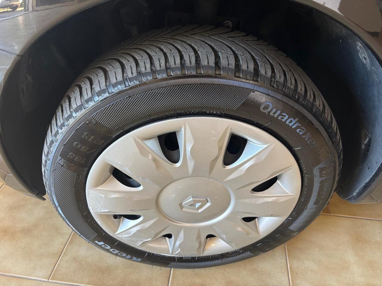 RENAULT MODUS ANNO 2007 BZ 1.2 ADATTA NEOPATENTATI KM 120 MILA
