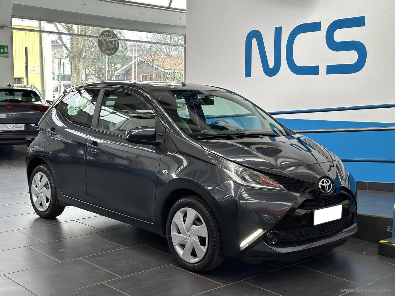 TOYOTA Aygo 1.0 VVT-i 69 CV 5p. x-play MMT