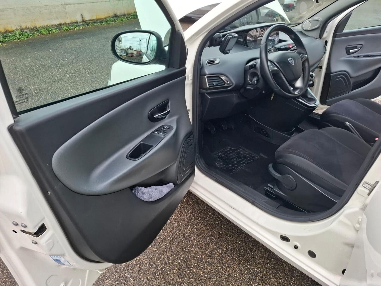 Lancia Ypsilon 1.2 del 2012 SOLO 133.000 KM