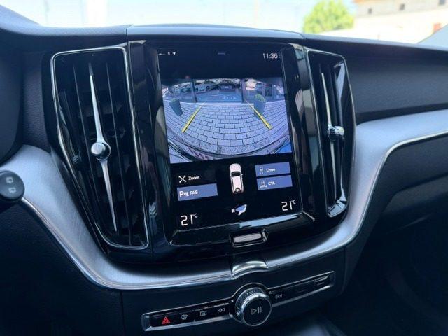 VOLVO XC60 B4 (d) AWD Geartronic Momentum Pro/TETTO APRIBILE