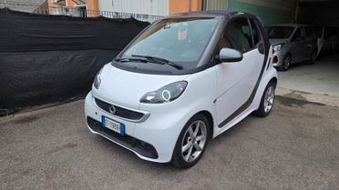 Smart ForTwo 1000 52 kW MHD cabrio neo patentati motore nuovo