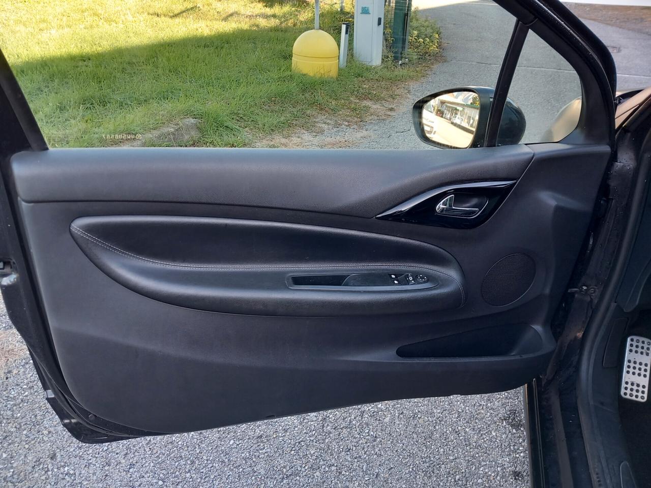 DS3 3 1.6 THP 155 Just Black