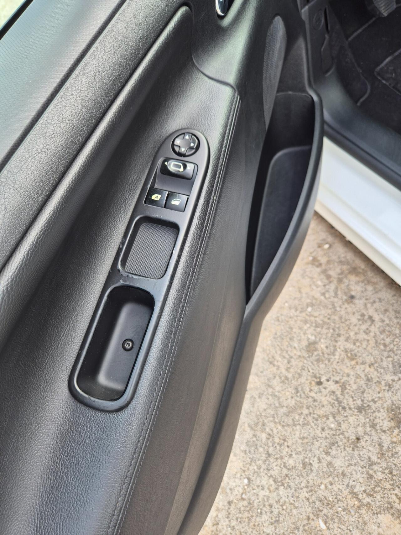 Peugeot 207 1.6 8V HDi 93CV SW Ciel Allure neopate