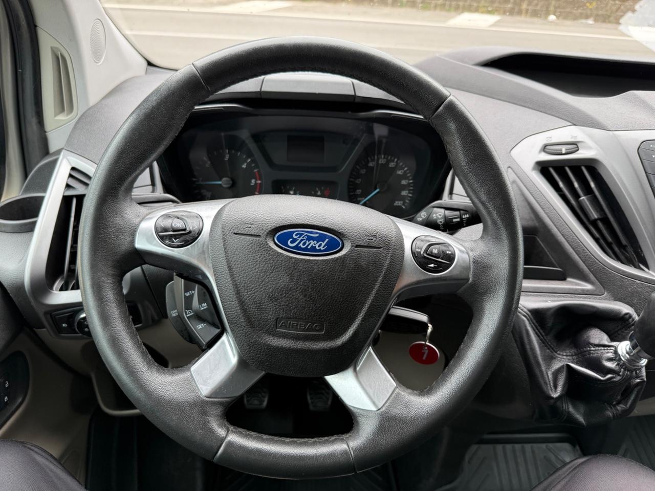 Ford Transit Custom 2.2 Diesel 6 posti passo lungo