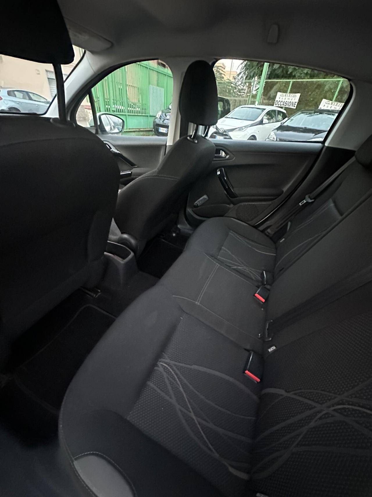 Peugeot 208 PureTech 82 5 porte Allure